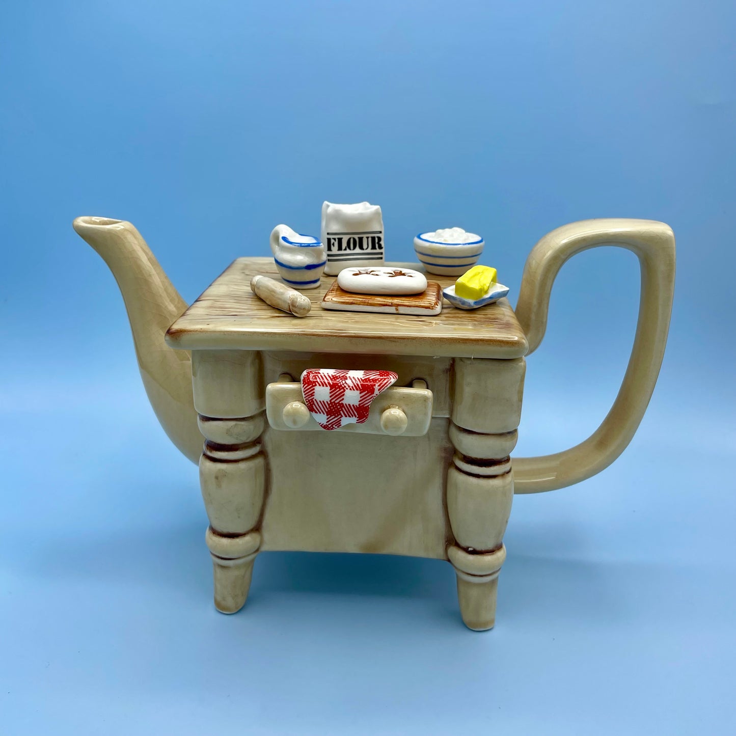 Baking Scene Teapot