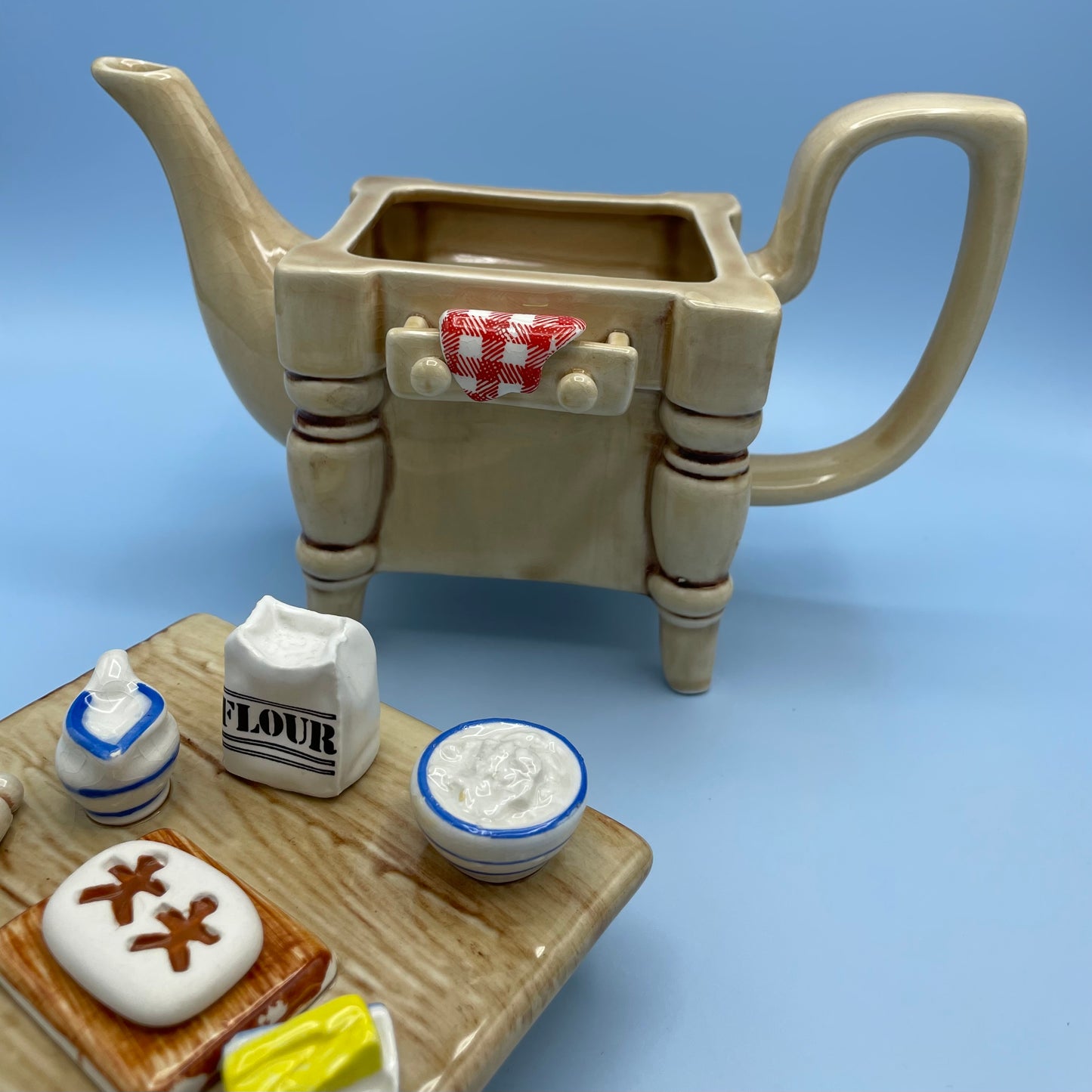 Baking Scene Teapot