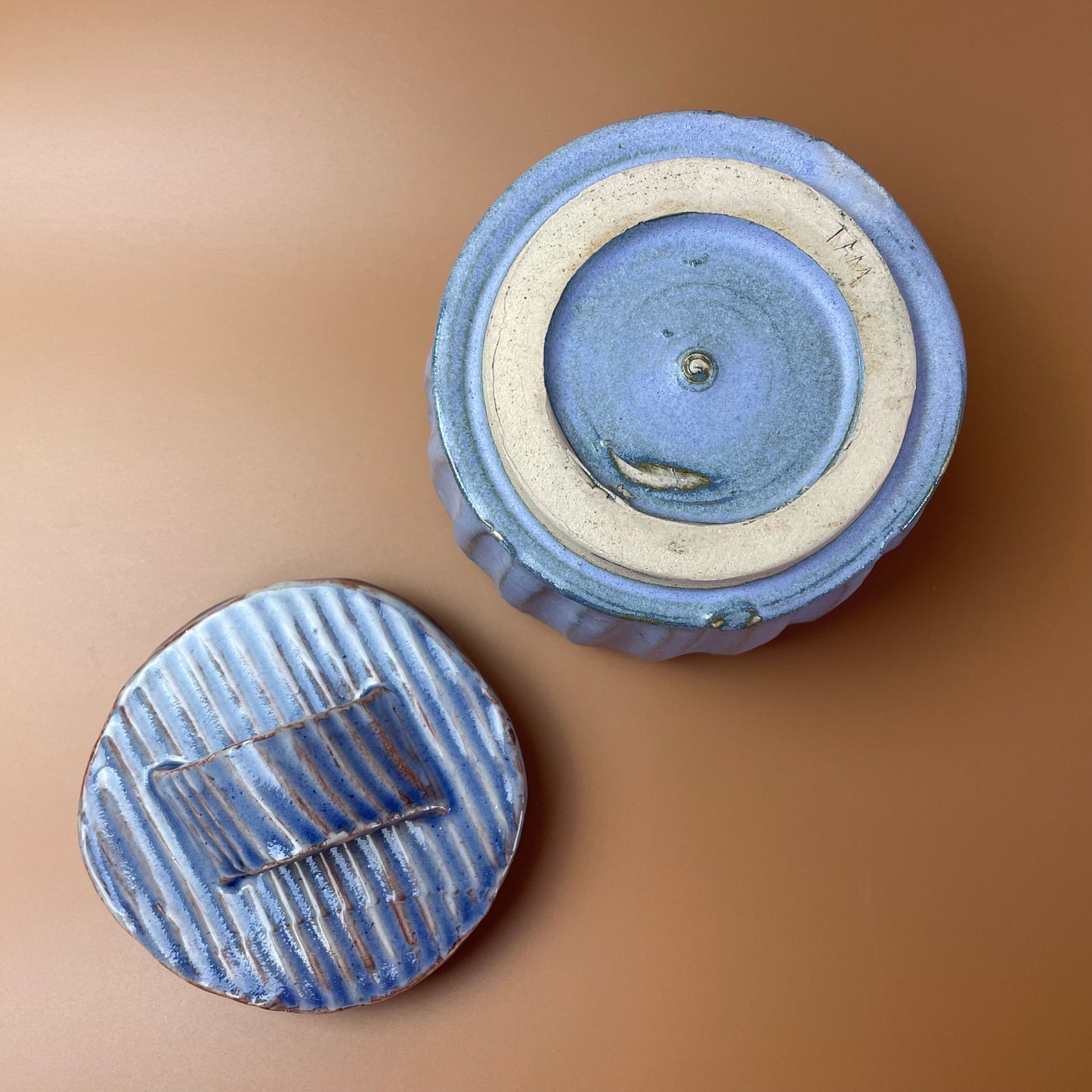 Rustic Style Blue Pottery Pot With Lid