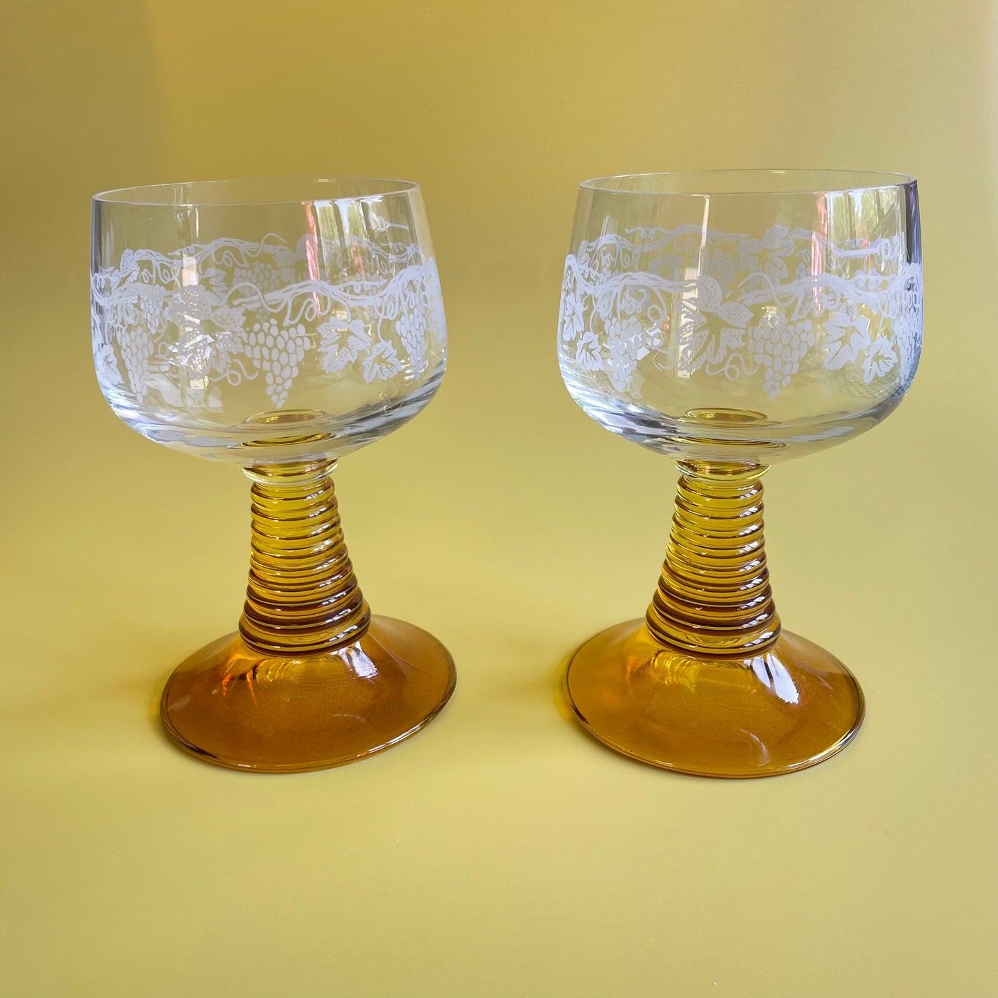 4 x Beehive Vintage Drinking Glasses With Amber Stems