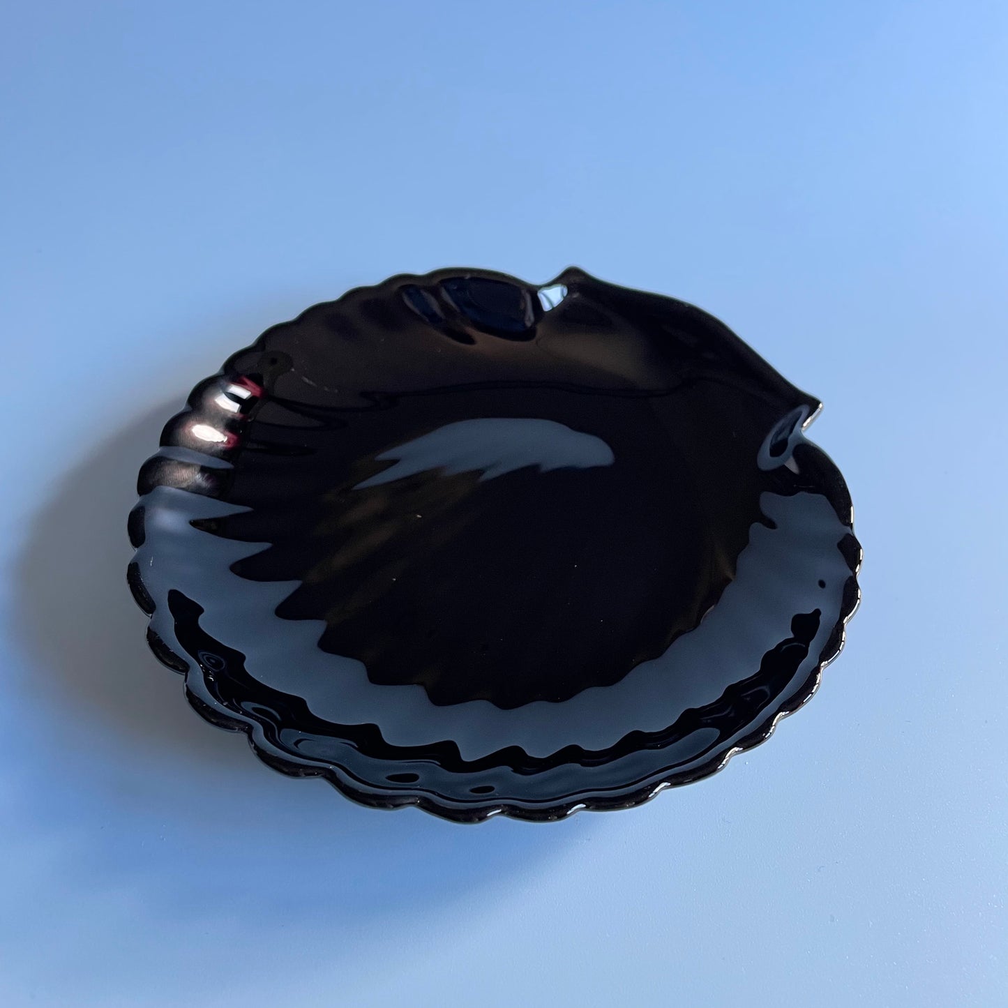 Black Glass Shell Dish Small