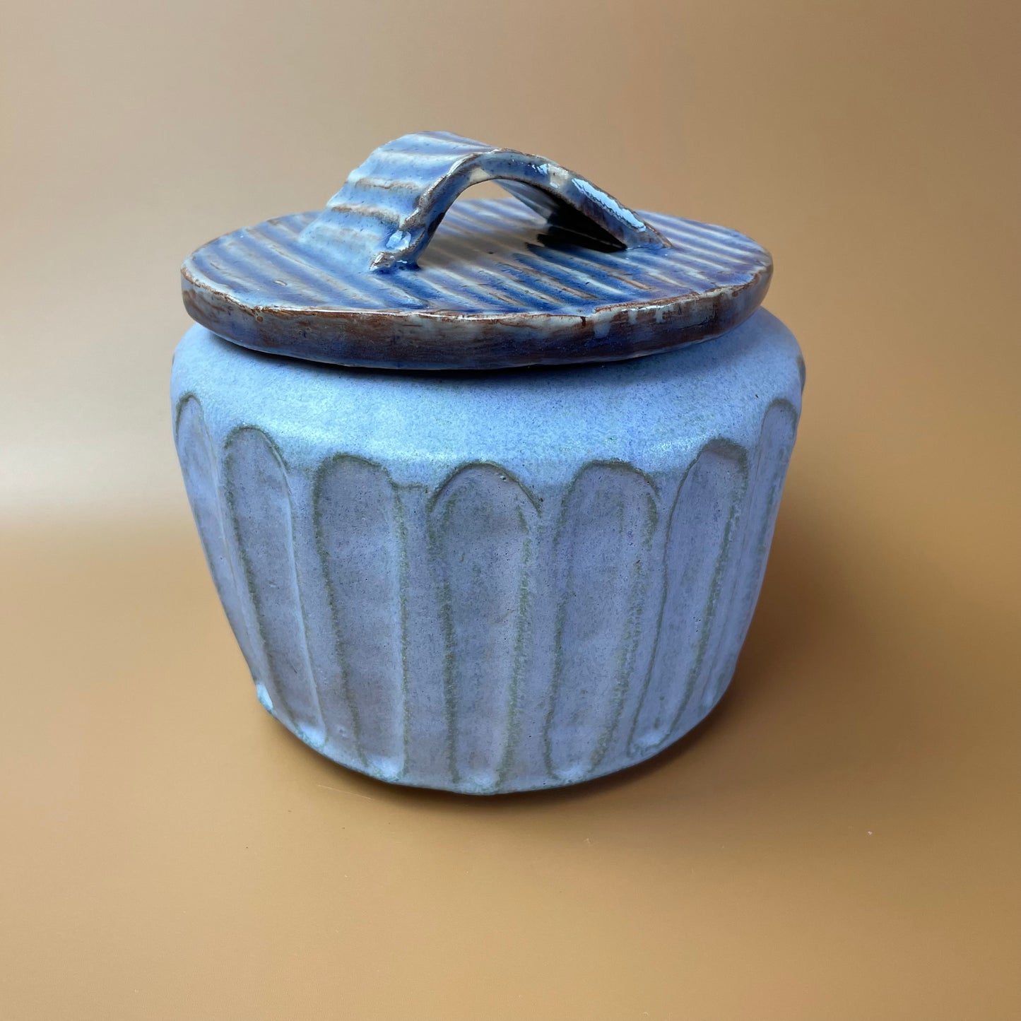 Rustic Style Blue Pottery Pot With Lid