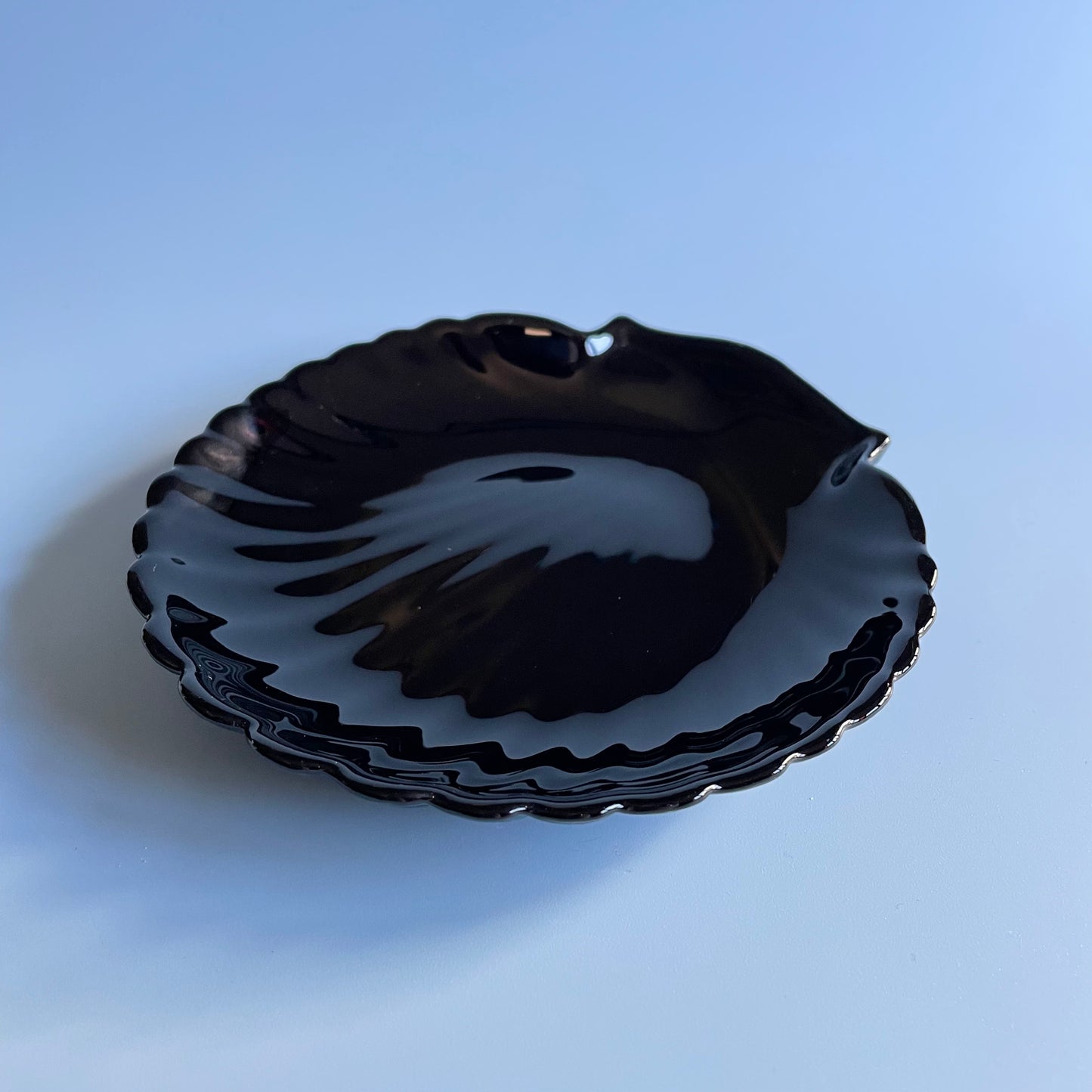 Black Glass Shell Dish Small